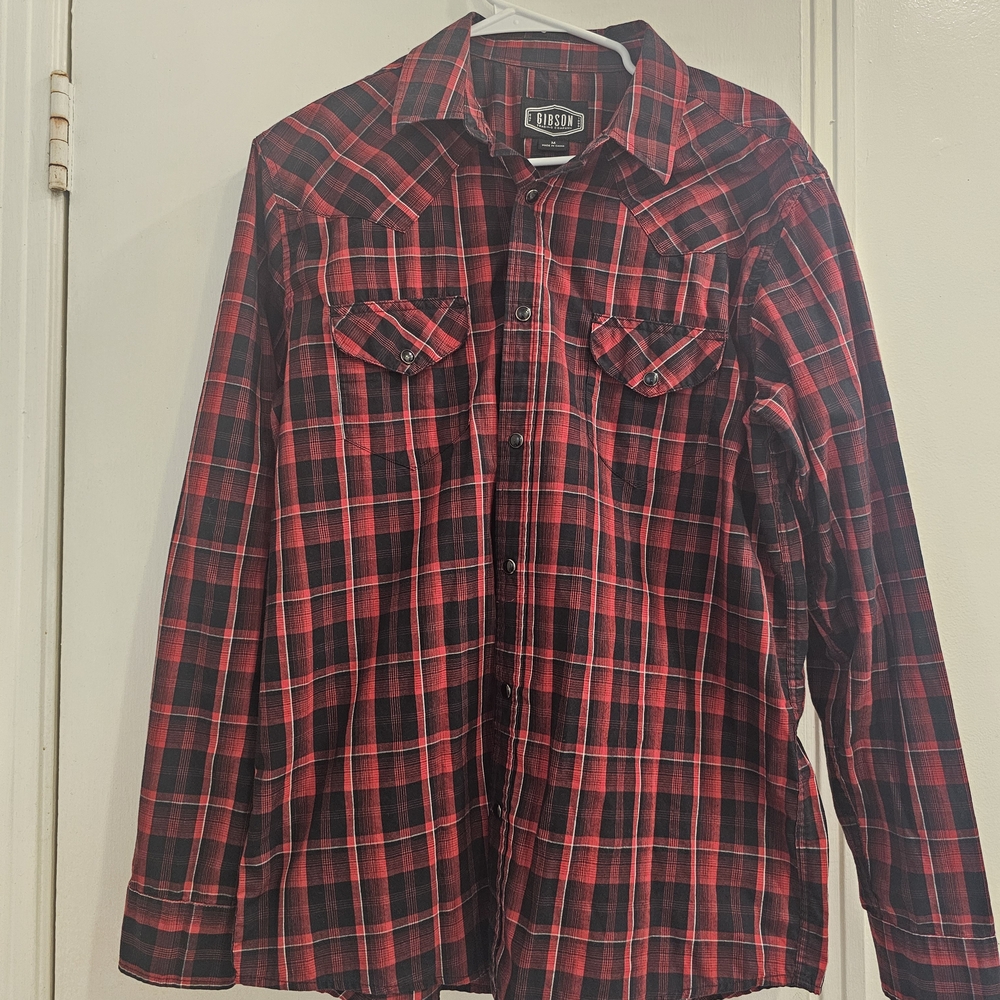 Gibson Red and Black Plaid Casual Button Down Shirt